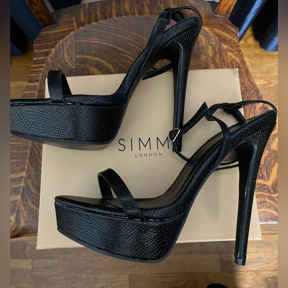 Simmi London “Scandal” Black Faux Snakeskin Platform Sandals